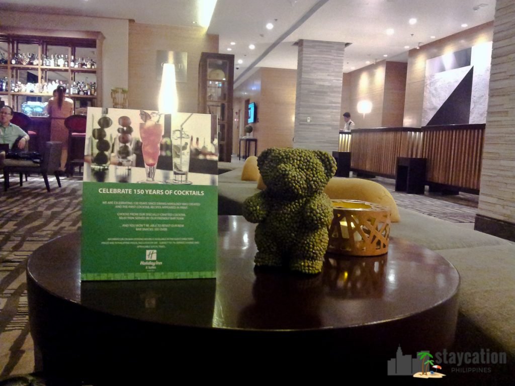 Holiday Inn and Suites Makati Lounge Area