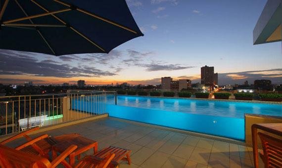 Luxent Hotel swimming pool